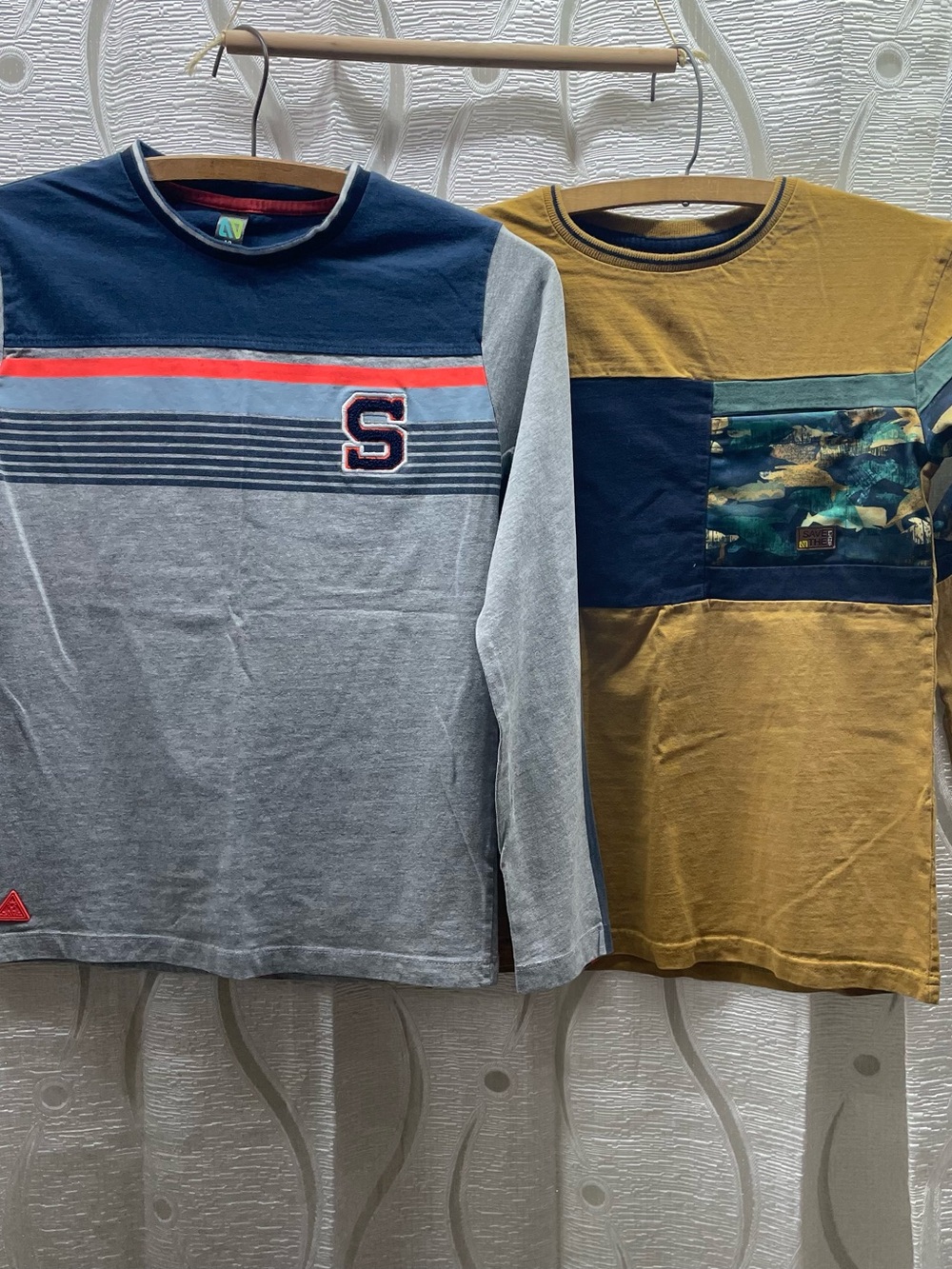 AV Long Sleeve T-Shirt Boys 12 Grey Yellow Good 2-Pack Graphic Stripe Pocket